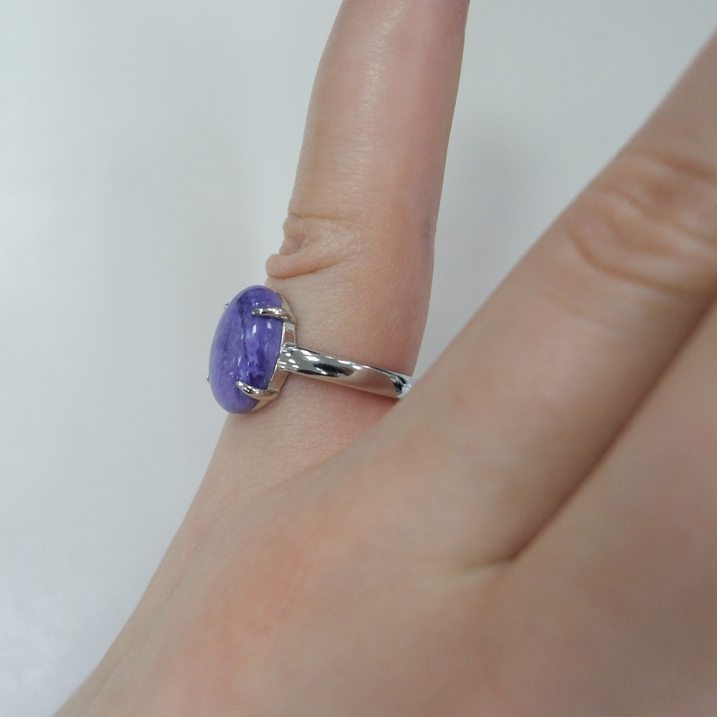 Серебряное кольцо с чароитом